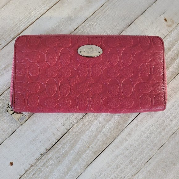 Coach Pebble Leather Zipper Accordian Wallet Embossed Pink C Logo Metal Plaque - Picture 1 of 8